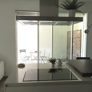 https://modern-flat-lecce.lecce-hotels.com